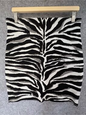 NWT Express High waisted body contour Zebra-Print sweater Pencil Skirt medium